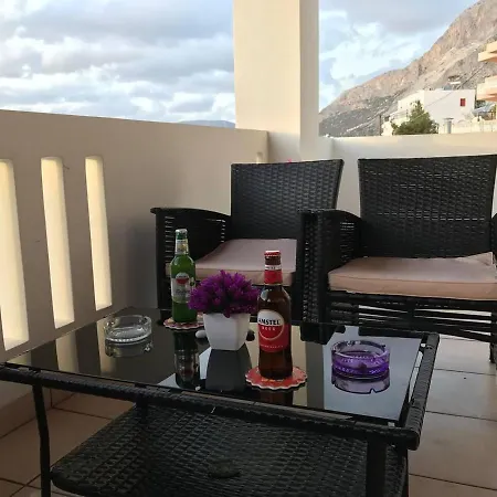 1 Bed - Sleeps 2 - Private Balcony - Free Parking Apartment