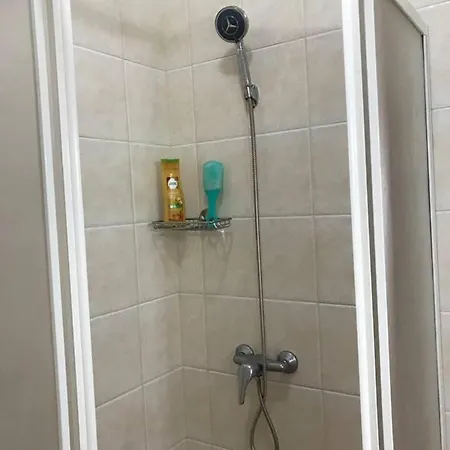 1 Bed - Sleeps 2 - Private Balcony - Free Parking 아파트 *